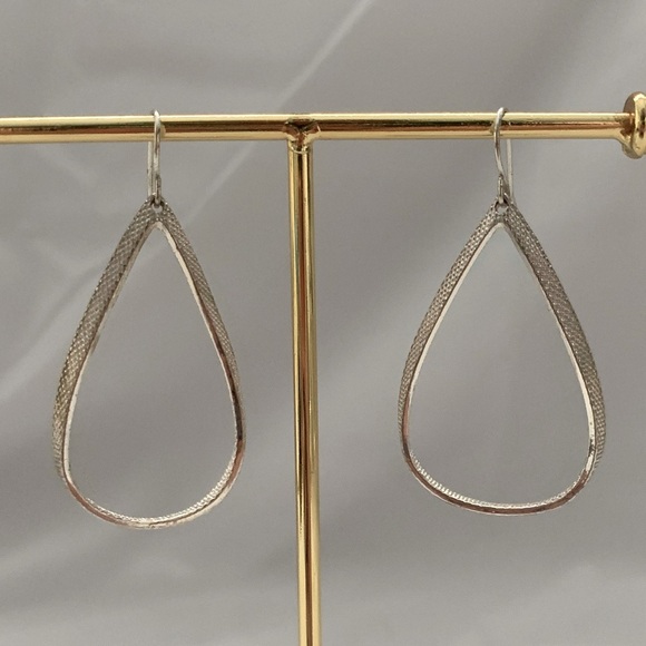 Unknown Jewelry - Silver Tone Tear Drop Earrings